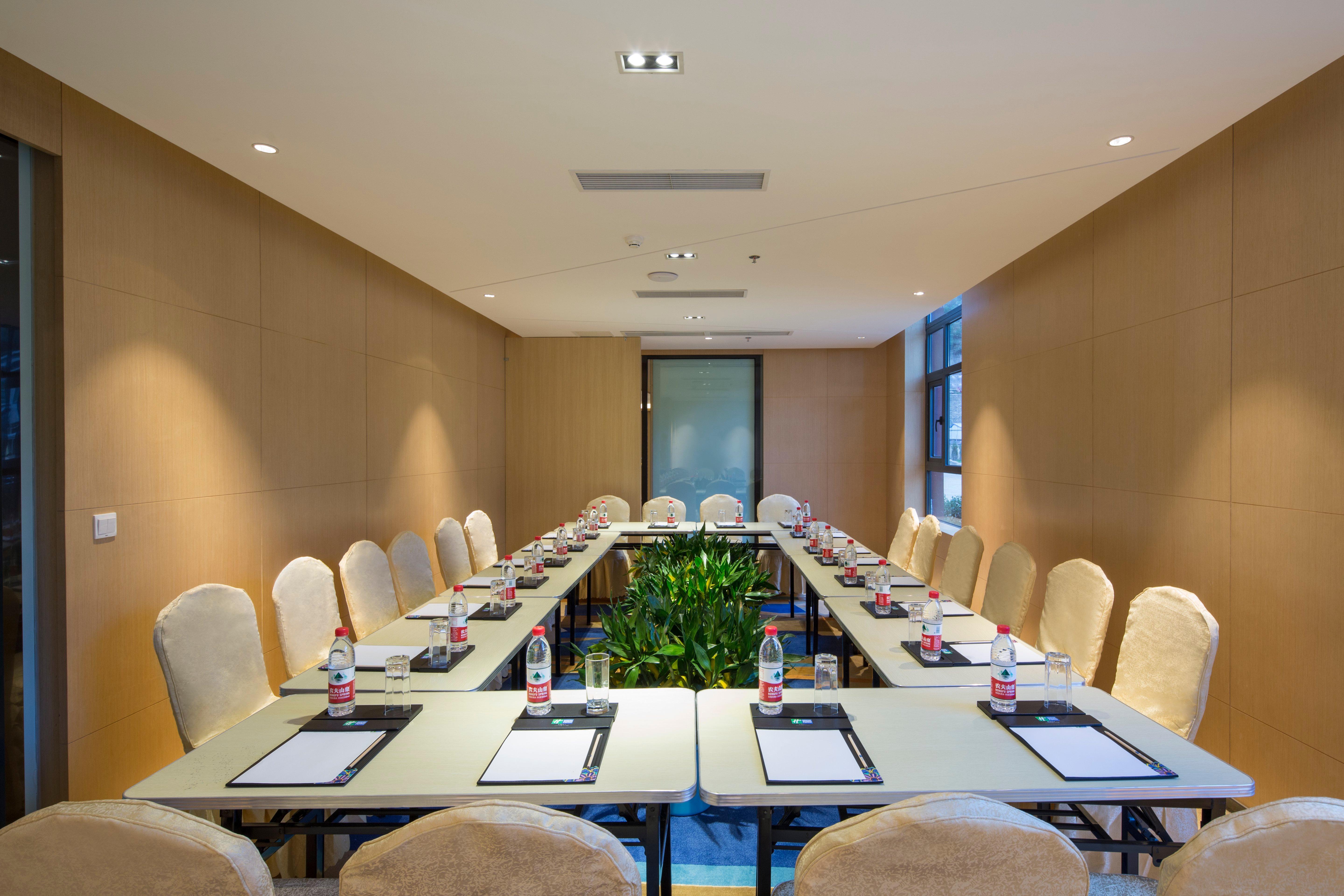 Holiday Inn Express Daocheng Yading Exterior foto