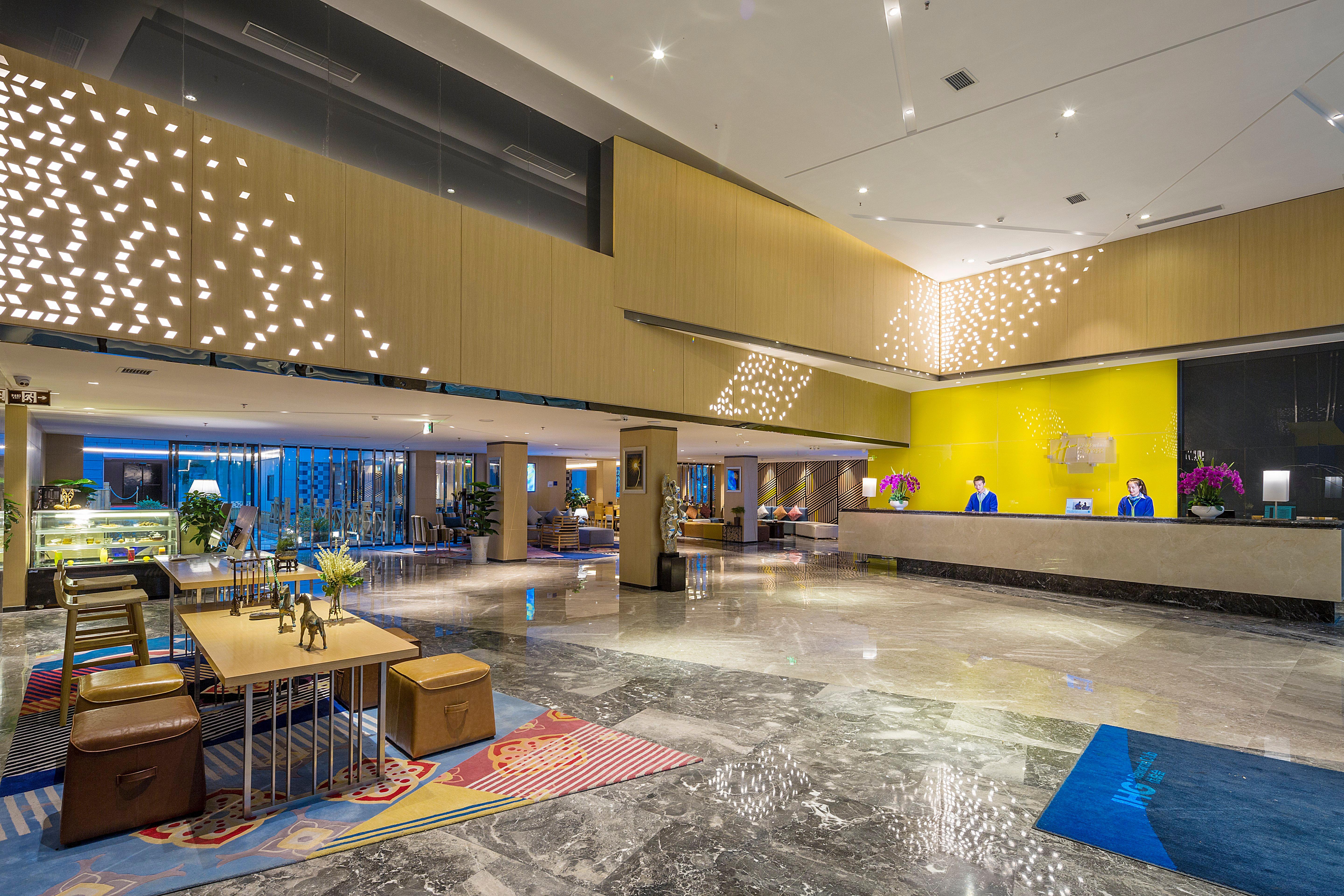 Holiday Inn Express Daocheng Yading Exterior foto